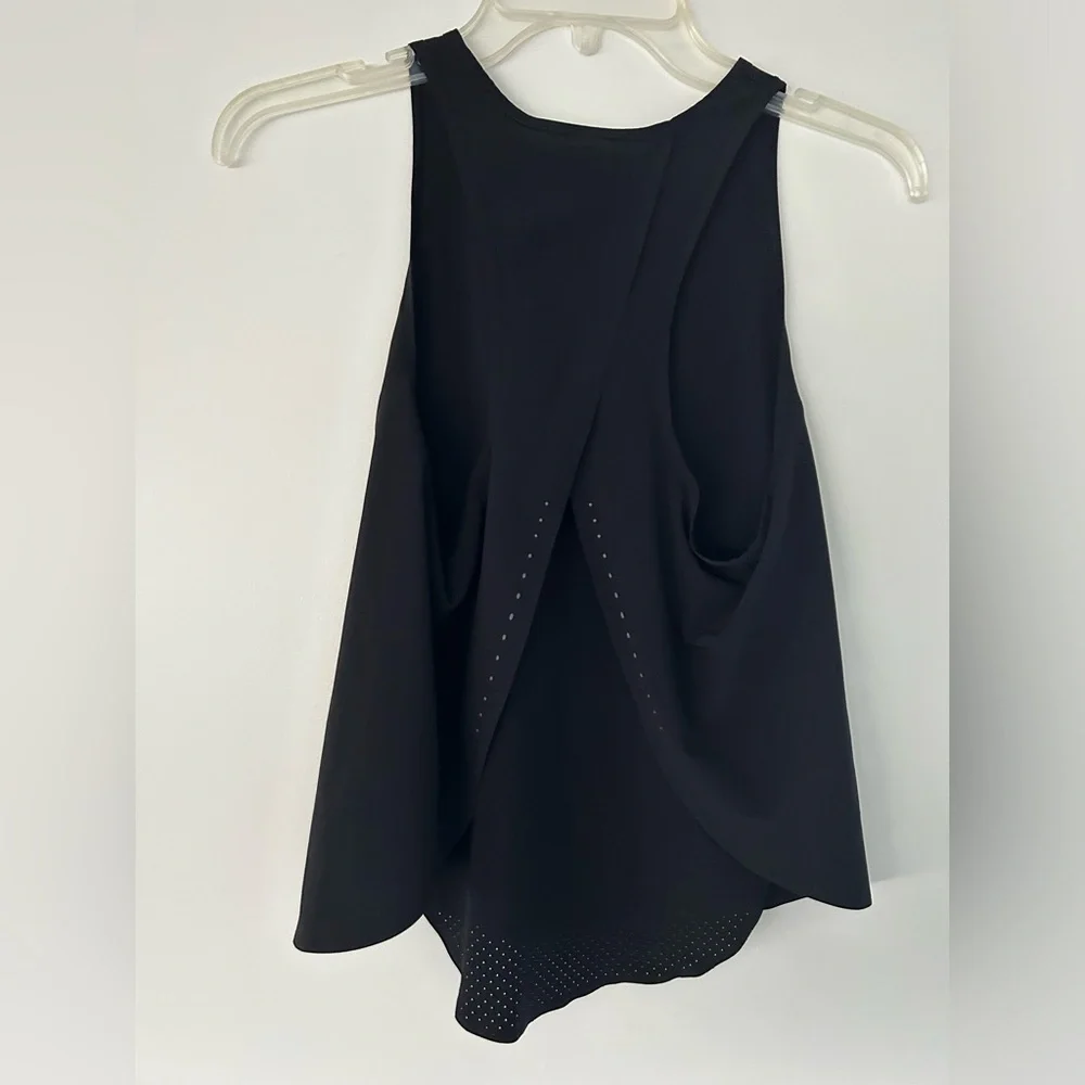 Lululemon fitness top, black, size 4 - Picture 4 of 5